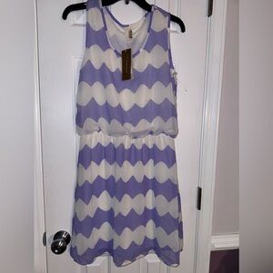 Francesca’s Lavender & White Chevron/Wave Sleeveless Dress Size Medium